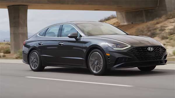 స్మార్ట్ ఫోన్ నే 'కీ' గా మార్చిన హ్యుందాయ్ సోనాట: [వీడియో]