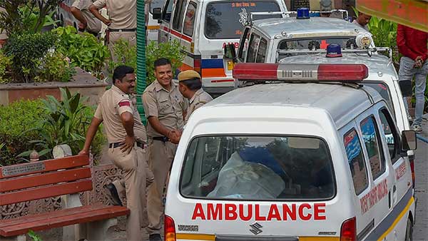 అంబులెన్స్ లో 600 కి.మీ ప్రయాణించి 15 రోజుల బాబుని కాపాడారు తెలుసా ?