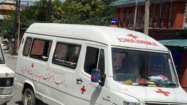 అంబులెన్స్ లో 600 కి.మీ ప్రయాణించి 15 రోజుల బాబుని కాపాడారు తెలుసా ?