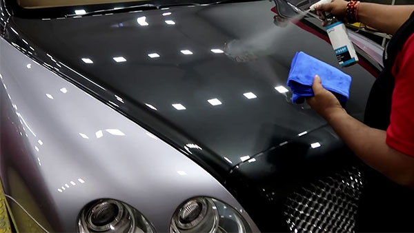 4 కోట్ల రూపాయల బెంట్లీకార్ పై నిప్పంటించారు,తరువాత ఏమైనది :[వీడియో]