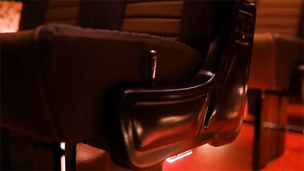 ఇంతటి విలాసవంతమైన టెంపో ట్రావెలర్ ఎప్పుడూ చూసిఉండరు ! [వీడియో]