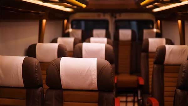 ఇంతటి విలాసవంతమైన టెంపో ట్రావెలర్ ఎప్పుడూ చూసిఉండరు ! [వీడియో]