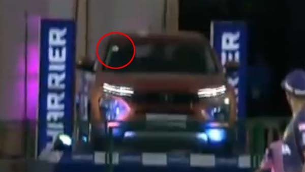 ఐపిఎల్ లో టాటా కారును బాల్ తో కొట్టిన బ్యాట్స్ మెన్......!!