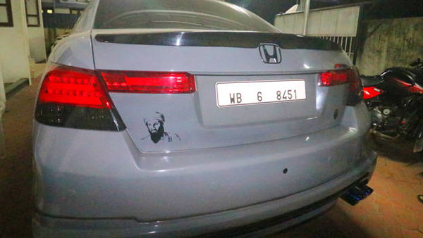 ఆ దుర్మార్కుడి బొమ్మ ఆ కారుపై ఎందుకుంది, ఎన్నో అనుమానాలు..! ఆ దుర్మార్కుడి బొమ్మ ఆ కారుపై ఎందుకుంది, ఎన్నో అనుమానాలు..!