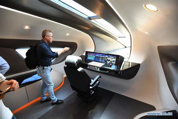 ప్రపంచంలోనే అత్యంత వేగవంతమైన రైలును ఆవిష్కరించిన చైనా....! 