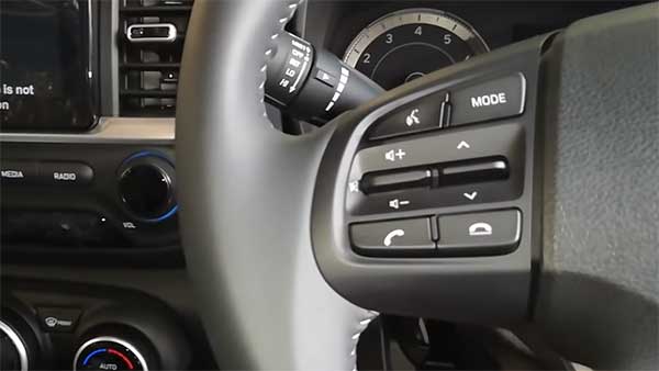 మొట్ట మొదటి డెలివరీని ఇచ్చిన హ్యుందాయ్ వెన్యూ:[వీడియో]