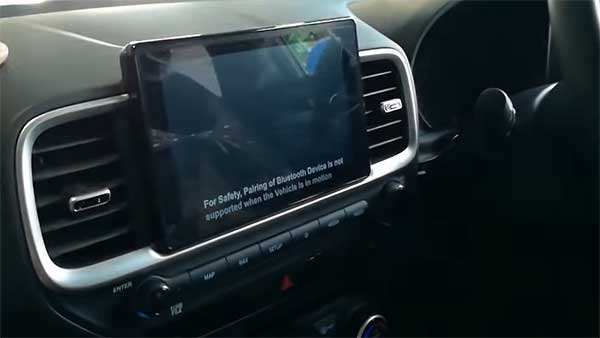 మొట్ట మొదటి డెలివరీని ఇచ్చిన హ్యుందాయ్ వెన్యూ:[వీడియో]