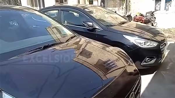 ఒకే నంబర్ ప్లేట్తో రెండు కార్లు పెట్టాడు...పోలీసులకు దొరికి పోయాడు:[వీడియో]