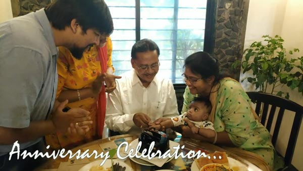 తల్లితండ్రుల వివాహ వార్షికోత్సవంను మర్చిపోలేనిదిగా చేసిన కొడుకు: వీడియో! తల్లితండ్రుల వివాహ వార్షికోత్సవంను మర్చిపోలేనిదిగా చేసిన కొడుకు: వీడియో!