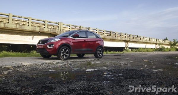 హెల్మెట్ ధరించలేదని కార్ ఓనర్ కి జరిమానా..ఎంతో తెలుసా ? హెల్మెట్ ధరించలేదని కార్ ఓనర్ కి జరిమానా..ఎంతో తెలుసా ?