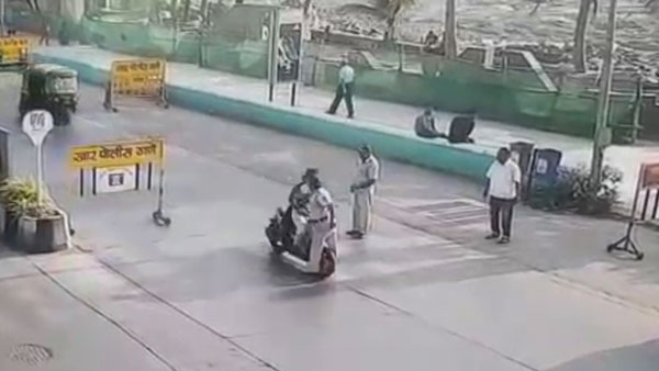 ట్రాఫిక్ పోలీసు పైకి దూసుకెళ్లిన యువకుడు...వీడియో వైరల్! ట్రాఫిక్ పోలీసు పైకి దూసుకెళ్లిన యువకుడు...వీడియో వైరల్!