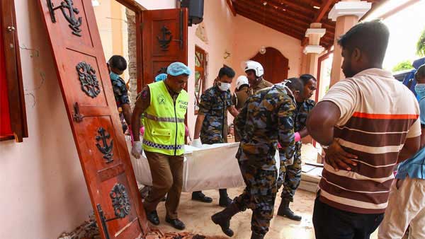 ఆ దుర్మార్కుడి బొమ్మ ఆ కారుపై ఎందుకుంది, ఎన్నో అనుమానాలు..! ఆ దుర్మార్కుడి బొమ్మ ఆ కారుపై ఎందుకుంది, ఎన్నో అనుమానాలు..!