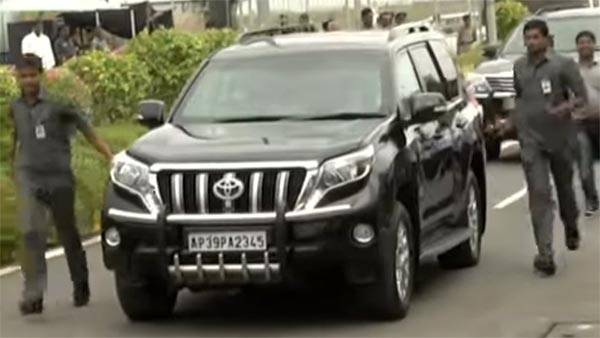 సీఎం జగన్ బుల్లెట్ ప్రూఫ్ కారు ధర ఎంతో తెలుసా? సీఎం జగన్ బుల్లెట్ ప్రూఫ్ కారు ధర ఎంతో తెలుసా?