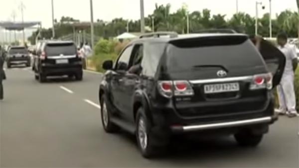 సీఎం జగన్ బుల్లెట్ ప్రూఫ్ కారు ధర ఎంతో తెలుసా? సీఎం జగన్ బుల్లెట్ ప్రూఫ్ కారు ధర ఎంతో తెలుసా?