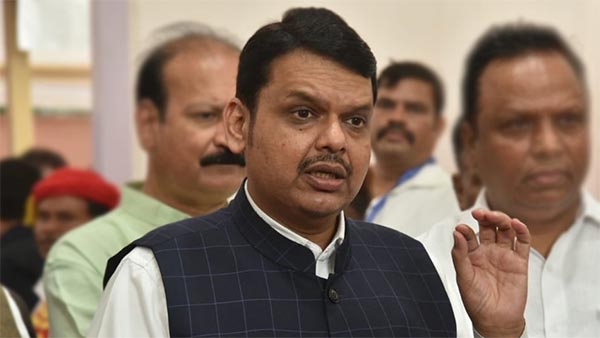 హెల్మెట్లు లేకుండా ప్రయాణిస్తున్న వారిని ఆపకండి.....అని చెప్పిన ముఖ్యమంత్రి! హెల్మెట్లు లేకుండా ప్రయాణిస్తున్న వారిని ఆపకండి.....అని చెప్పిన ముఖ్యమంత్రి!