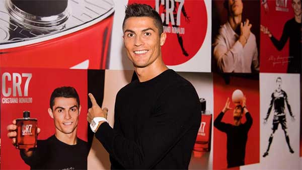 క్రిస్తియనో రోనాల్డో కార్ కలెక్షన్లలో చేరిన మరో లగ్జరీ కార్...దీని విలువ ఎంతంటే...!