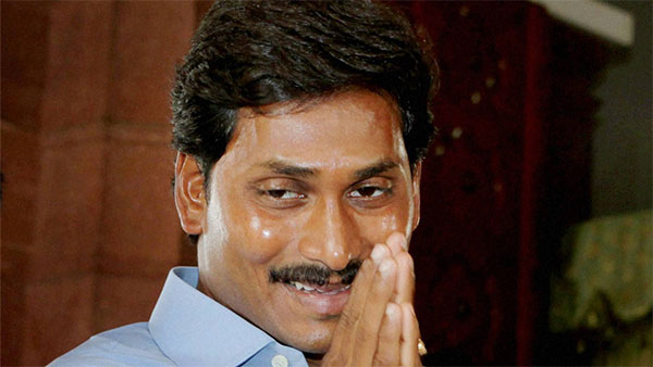 జగనన్నపై ఎల్లలుదాటిన అభిమానం....చట్ట ఉల్లంఘనపై వివాదం ...!