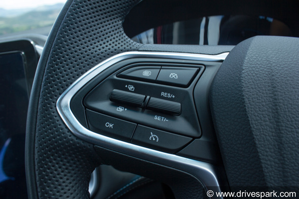 ఎంజి హెక్టర్ యొక్క ఫస్ట్ డ్రైవ్ రివ్యూ ఎలావుందో చూడండి !