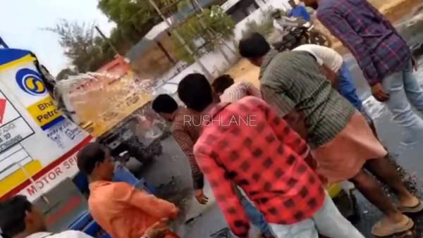ప్రాణాలు కూడా లెక్కచేయలేదు...పెట్రోల్ కోసం బకెట్లతో ఎగబడ్డారు:[వీడియో]