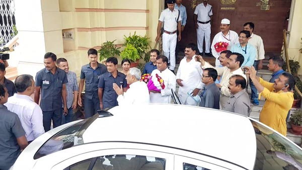 కొత్త ఎలక్ట్రిక్ కారును మొట్టమొదటగా ఉపయోగించిన సీఎం!