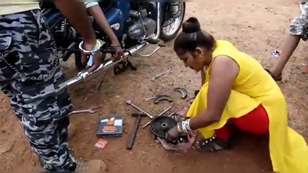 ఈమె దేశంలోనే పాపులర్ రాయల్ ఎన్ఫీల్డ్ లేడీ మెకానిక్