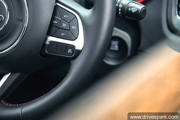 జీప్ కంపాస్ ట్రయల్‌హాక్ ఫస్ట్ డ్రైవ్ రివ్యూ - బెస్ట్ లగ్జరీ ఆఫ్-రోడర్!