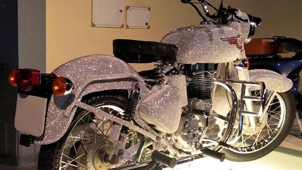 కళ్ళు చెదిరే విధంగా రాయల్ ఎన్ఫీల్డ్ బుల్లెట్ 350