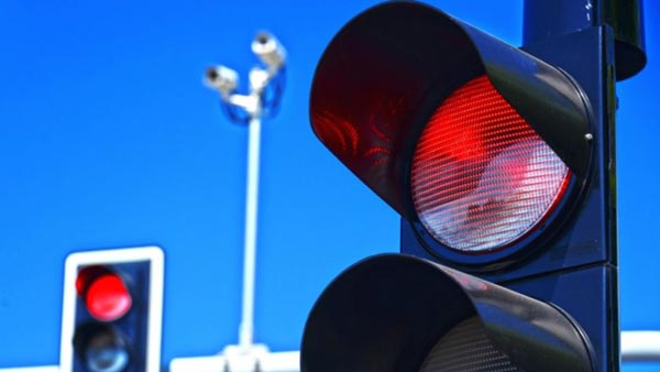 భారతదేశంలోనే మొట్ట మొదటి ఎల్ఈడి ట్రాఫిక్ లైట్స్.. మన హైదరాబాద్ లో