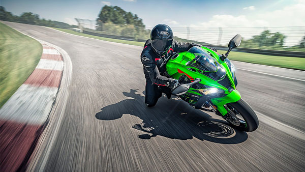 కొత్త కలర్ లో కవాసకి నింజా జెడ్ఎక్స్-10ఆర్ విడుదల: ధర, ఫీచర్ వివరాలు