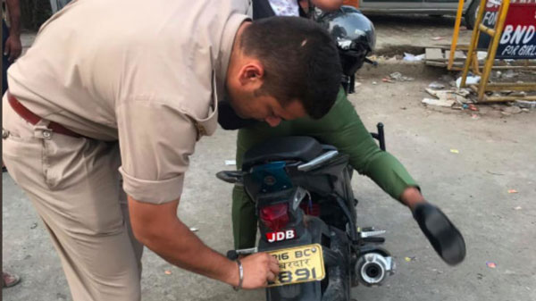 మీ వాహనంపై ఫ్యాన్సీ నెంబర్ ప్లేట్ ఉంటే అంతే ఇక...!