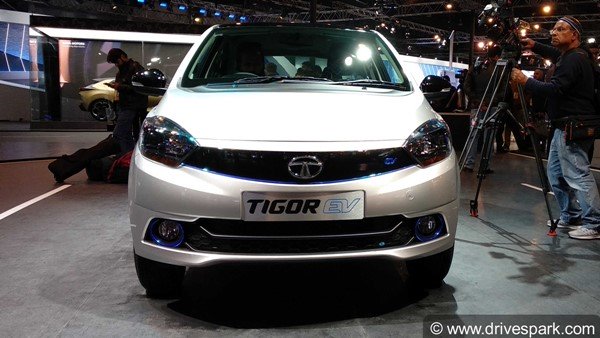 300 ఫాస్ట్ ఛార్జింగ్ లను ఏర్పాటు చేయనున్న టాటా మోటార్స్