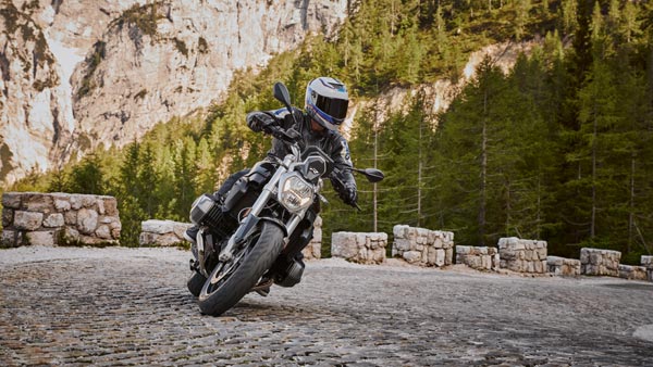 బిఎమ్‌డబ్ల్యూ కొత్త బైకులు: వీటిని కొనలేం కానీ.. కనీసం ఫోటోలైనా చూద్దాం రండి