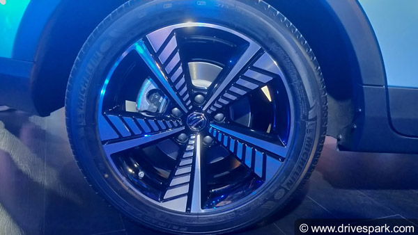 ఎలక్ట్రిక్ ఎస్‌యూవీని ఆవిష్కరించిన ఎంజీ మోటార్: మైలేజ్, ఫీచర్లు & ధరలు