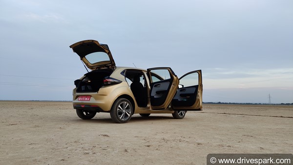 టాటా అల్ట్రోజ్ రివ్యూ: ఈ కారును కొనచ్చా.. కొనకూడదా..?