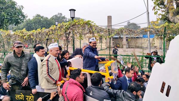 ఢిల్లీలో నామినేషన్ దాఖలు చేయడానికి మహీంద్రా థార్ ని ఉపయోగించిన అరవింద్ కేజ్రీవాల్!