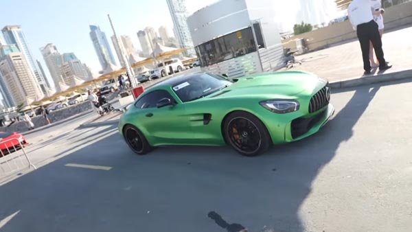 దుబాయ్ లోని సూపర్ కార్లను ఎప్పుడైనా చూసారా.. అయితే ఇప్పుడే చూడండి