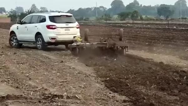 పొలాన్ని దున్నిన ఫోర్డ్ ఎండీవర్ లగ్జరీ ఎస్‌యూవీ [వీడియో]