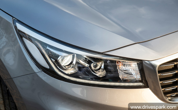 కియా కార్నివాల్ రివ్యూ: దీని ముందు టయోటా ఇన్నోవా క్రిస్టా దిగదుడుపే!!