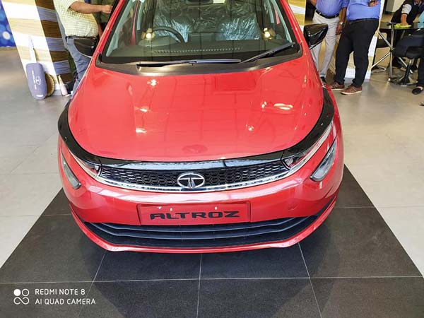 ఆల్ట్రోజ్ రాకతో టాటా షోరూముల్లో పండగ వాతావరణం!