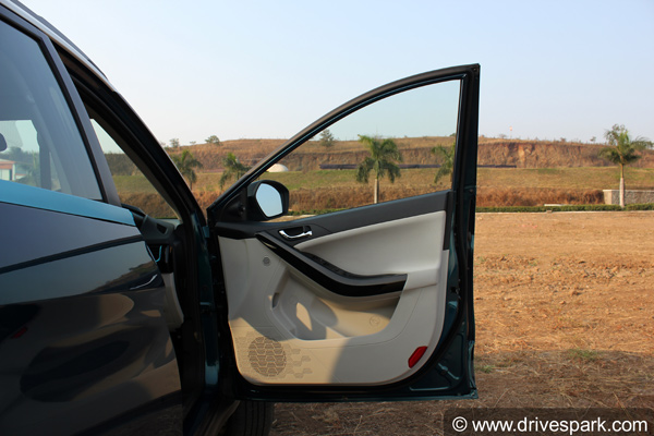 టాటా నెక్సాన్ ఎలక్ట్రిక్ రివ్యూ: సింగల్ ఛార్జింగ్‌తో 312కిమీల మైలేజ్