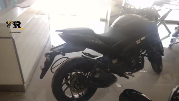 డీలర్‌షిప్‌ వద్దకు చేరిన బిఎస్-6 బజాజ్ డామినార్ 400 బైక్, డెలివరీ ఎప్పుడంటే..?