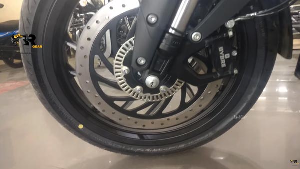 డీలర్‌షిప్‌ వద్దకు చేరిన బిఎస్-6 బజాజ్ డామినార్ 400 బైక్, డెలివరీ ఎప్పుడంటే..?