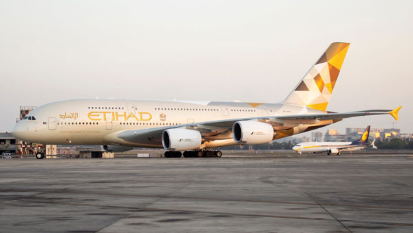 ఎయిర్ బస్ ఎ 380 విమానం ల్యాండింగ్ చూస్తే ఆశ్చర్య పోవలసిందే