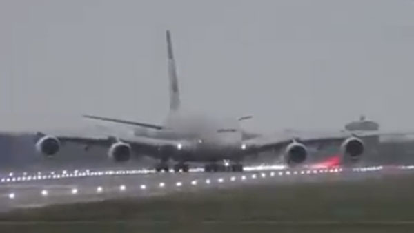 ఎయిర్ బస్ ఎ 380 విమానం ల్యాండింగ్ చూస్తే ఆశ్చర్య పోవలసిందే