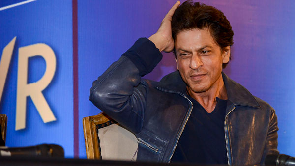 షారుఖ్ ఖాన్ కుడివైపు ఎందుకు డ్రైవింగ్ చేయడో మీకు తెలుసా..!