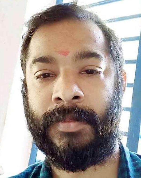 పాము ఉన్న హెల్మెట్ తో 11 కిలోమీటర్లు ప్రయాణించిన కేరళ వ్యక్తి