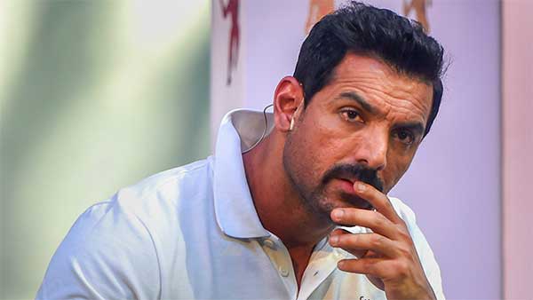 బాలీవుడ్ సెలబ్రెటీస్ వాడే ఈ కార్లు చూస్తే షాక్ అవ్వలసిందే.. ?