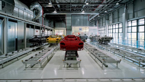 త్వరలో ఉత్పత్తిని తిరిగి ప్రారంభించనున్న ఫెరారీ