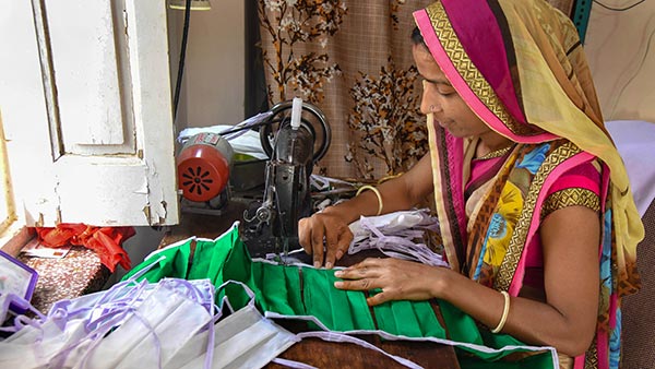 వైద్య పరికరాల తయారీలో నేనే సైతం అంటున్న మెర్సిడెస్ బెంజ్