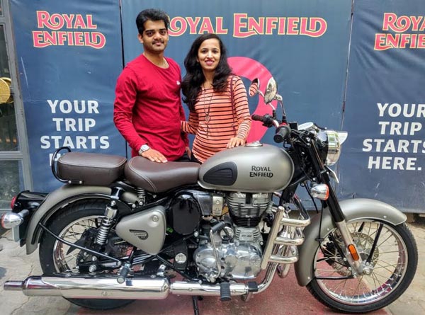 తండ్రికి రాయల్ ఎన్ఫీల్డ్ క్లాసిక్ 350 బైక్ గిఫ్ట్ గా ఇచ్చిన కొడుకు